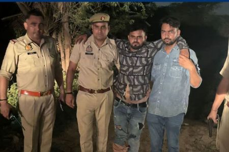 Police Encounter,SNATCHING IN GHAZIABAD, ROBBERY FROM RETIRED DGM WIFE, CHAIN ROBBER ARRESTED IN GHAZIABAD, सेवानिवृत्त DGM की पत्नी से चेन लूट, ENCOUNTER IN GHAZIABAD, ACCUSED OF CHAIN ROBBERY FROM RETIRED DGM'S WIFE INJURED IN ENCOUNTER IN GHAZIABAD
