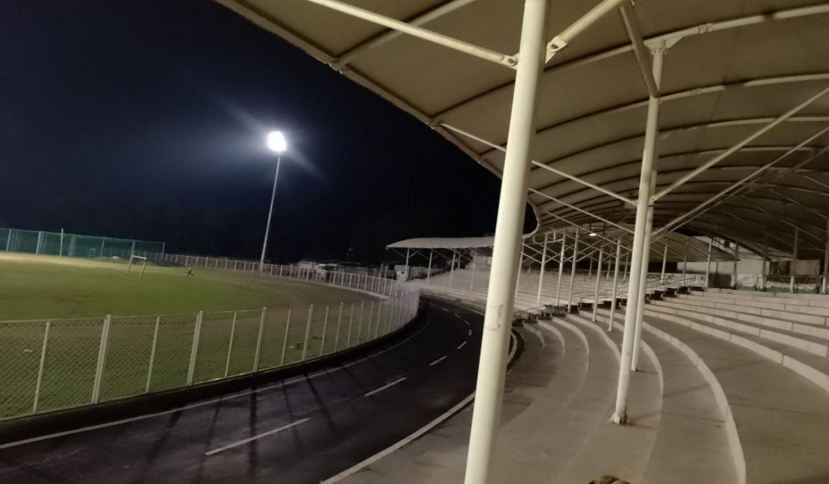 Gandhi stadium: दुधिया रौशनी से जगमगा उठा गांधी स्टेडियम, लगे फ्लड लाइट, अब यहां
भी हो सकेंगीं रात्रिकालीन खेल प्रतियोगिता
