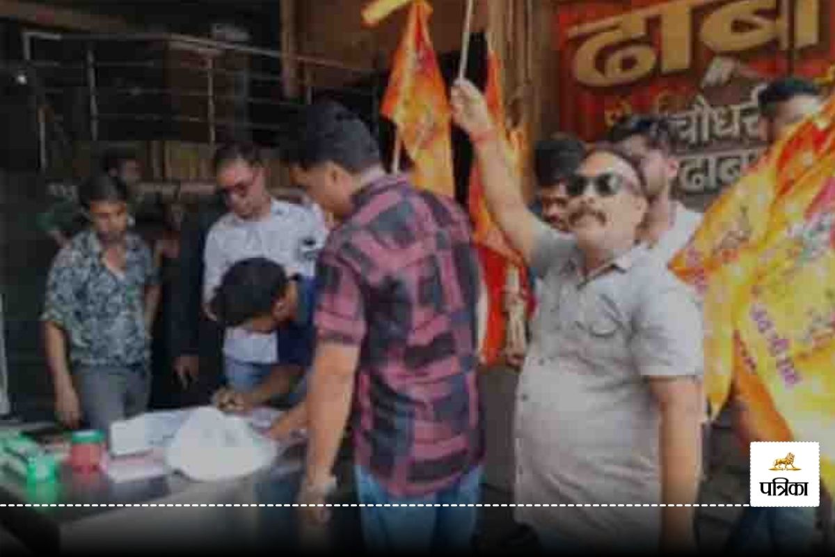 अलीगढ़ में हिंदू संगठनों ने दुकानों पर लगाई नेमप्लेट, यूपी सरकार ने सुप्रीम
कोर्ट में पेश की सफाई