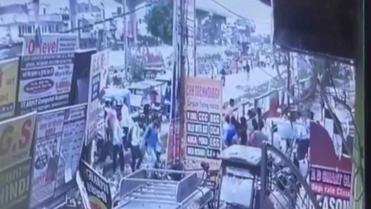 कालिंदी एक्सप्रेस में दुस्साहसी घटना, यात्री की पिटाई के बाद अपहरण, पुलिस ने
किया बरामद