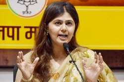 BJP की कद्दावर नेता पंकजा मुंडे को युवक भेजता था अश्लील मैसेज, फोन कर करता था
परेशान, पुलिस ने दबोचा - image