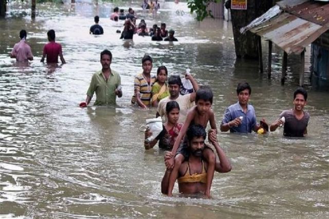 Monsoon 2024: यूपी के इस जिले में बाढ़ ने मचाई तबाही! अनिश्चितकाल के लिए छुट्टी की घोषणा, सीएम ने लिया जायजा