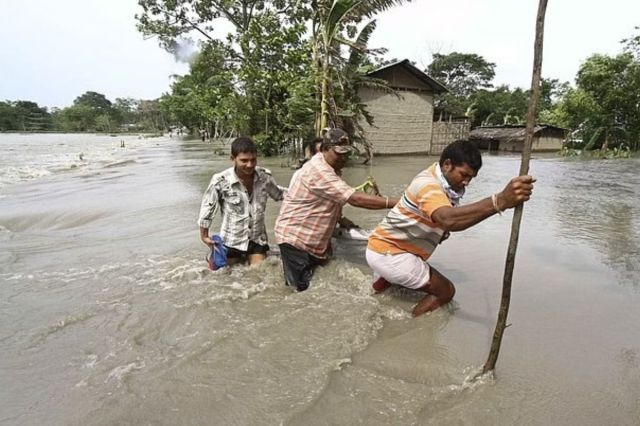 Monsoon 2024: यूपी के इस जिले में बाढ़ ने मचाई तबाही! अनिश्चितकाल के लिए छुट्टी की घोषणा, सीएम ने लिया जायजा