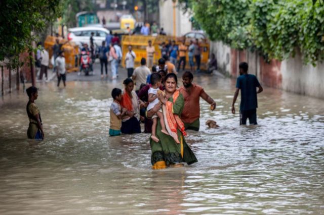 Monsoon 2024: यूपी के इस जिले में बाढ़ ने मचाई तबाही! अनिश्चितकाल के लिए छुट्टी की घोषणा, सीएम ने लिया जायजा