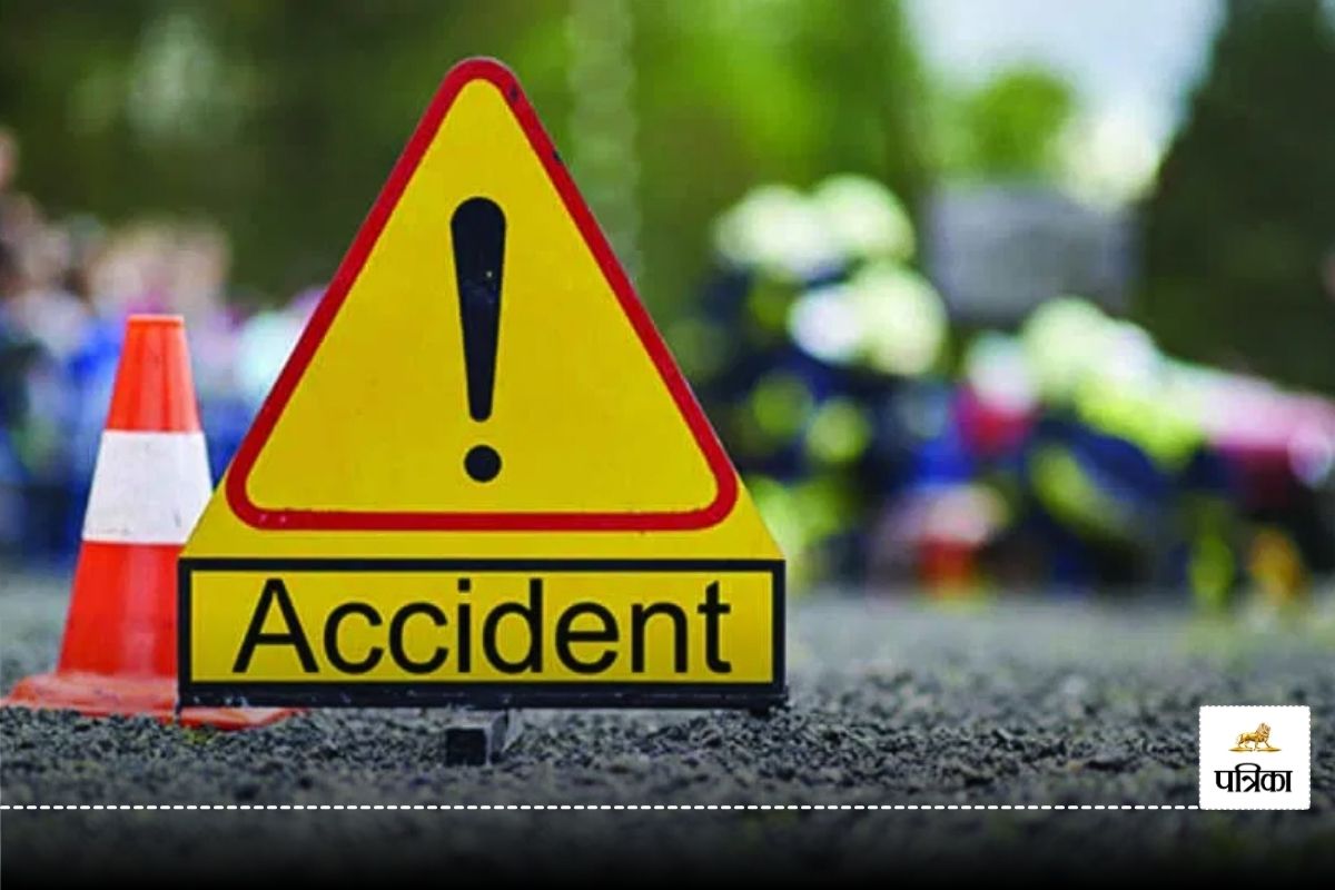Kawardha Road Accident: तेज रफ्तार ट्रेलर ने बाइक सवार छात्रों को रौंदा, मौके पर
ही दोनों की मौत…सड़क पर लगा जाम