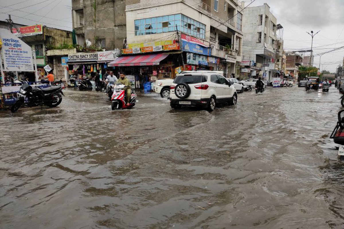 Rajasthan Weather : झूमकर बरसे बदरा…सड़कें बनी दरिया
