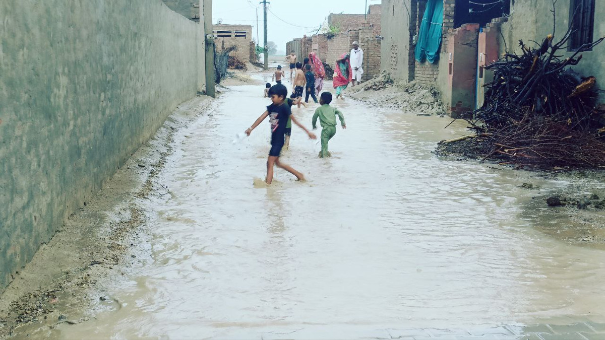 Weather Update : राजस्थान के इस जिले पर मेहरबान हुए इंद्रदेव, जमकर बरसे बादल,
लुढ़का पारा