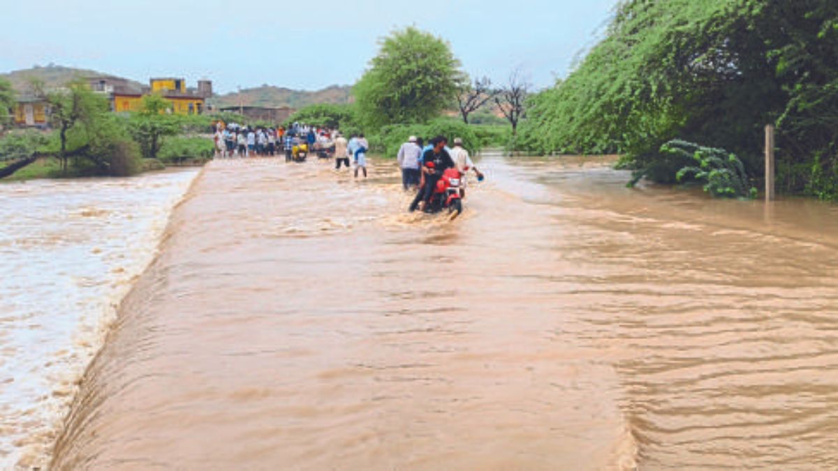 मूसलाधार बारिश के बाद उफान पर आई ये नदी, कई गांवों का टूटा संपर्क, निचले इलाकों
में भरा पानी