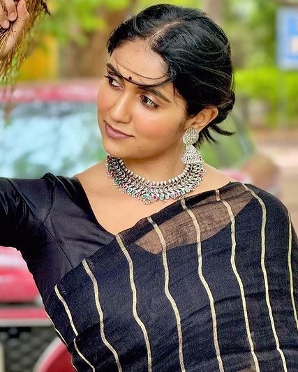 Sairat Fame Actress Rinku Rajguru Photos