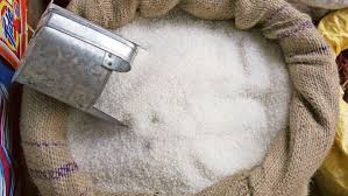 Poor quality of sugar: किराना दुकान में खुले में रखी शक्कर की क्वालिटी निकली
खराब, अपर कलेक्टर ने ठोंका 50 हजार का जुर्माना