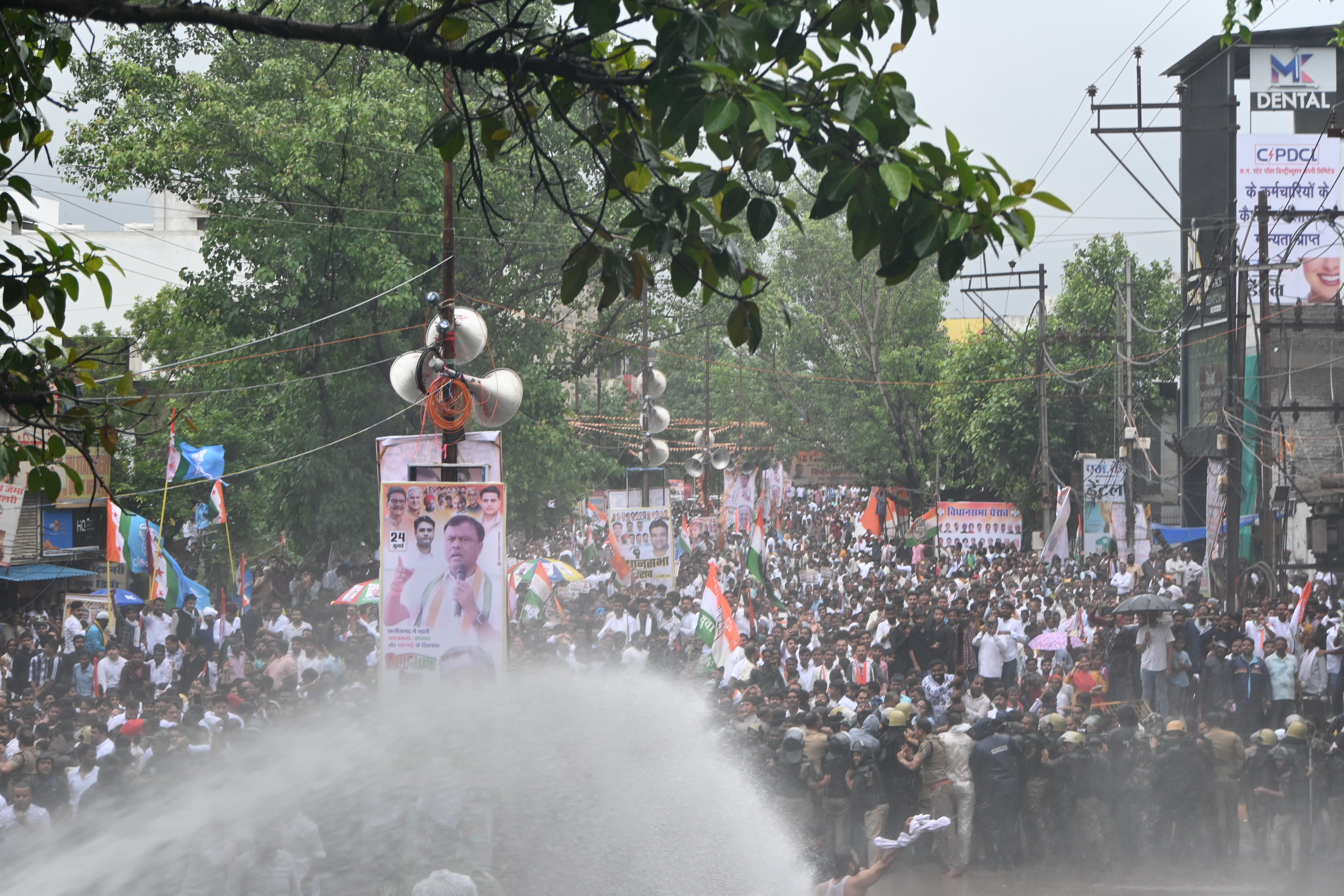 Chhattisgarh news : कांग्रेस का विधानसभा घेराव, देखें वीडियो