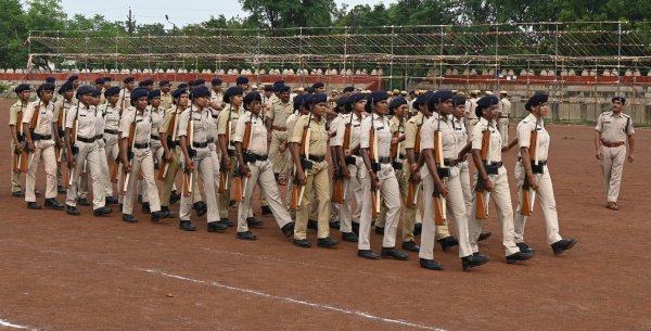 Raipur news : महिला पुलिस बल भी लय ताल मिलाते नजर आए।