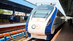 Vande Bharat Train: वंदे भारत ट्रेन का हॉर्न सुनकर भड़का शराबी, फिर बरसाए
ताबड़तोड़ पत्थर - image