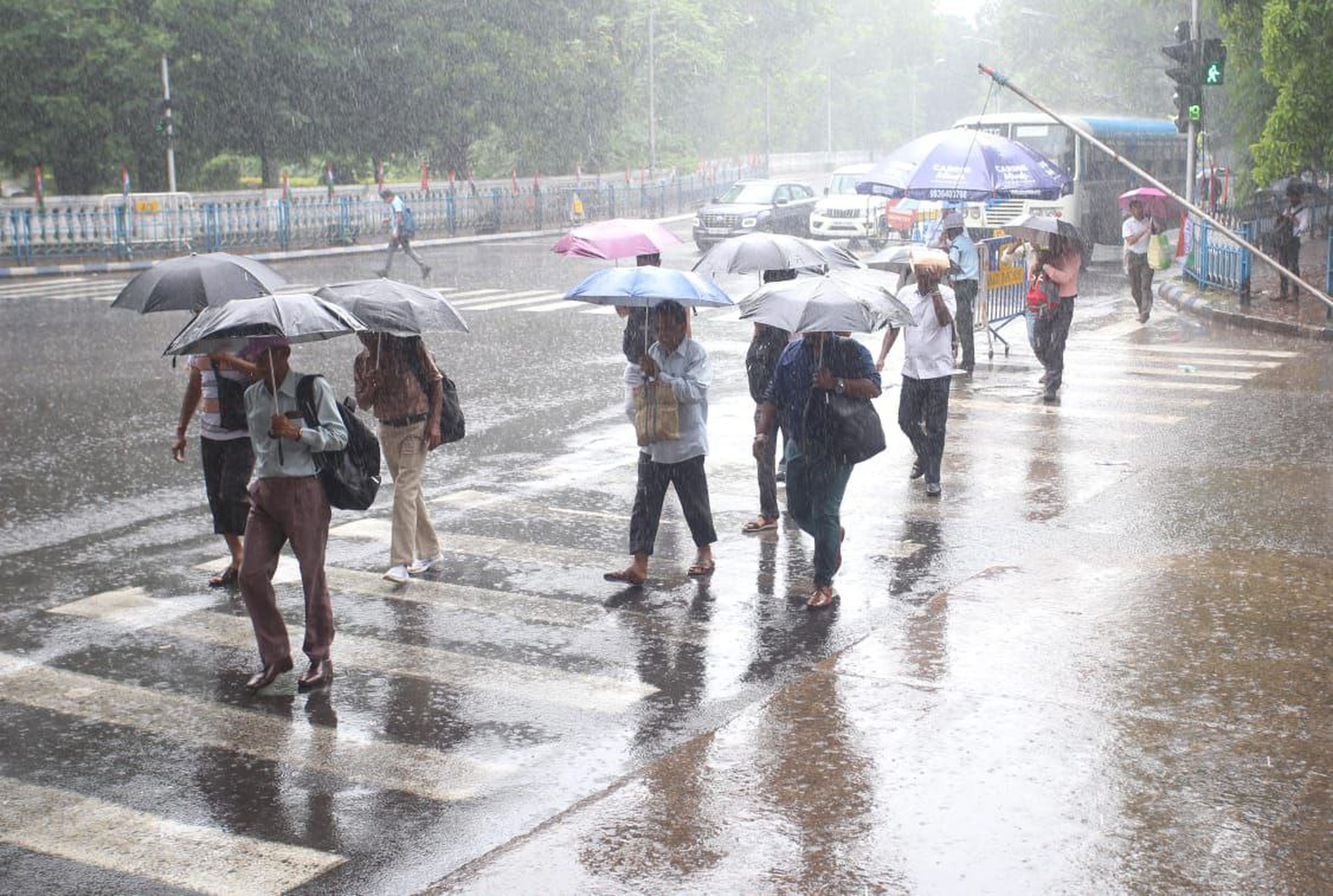 कोलकाता में झमाझम बारिश के साथ सावन की शुरुआत, बंगाल में मेघ रहेंगे मेहरबान