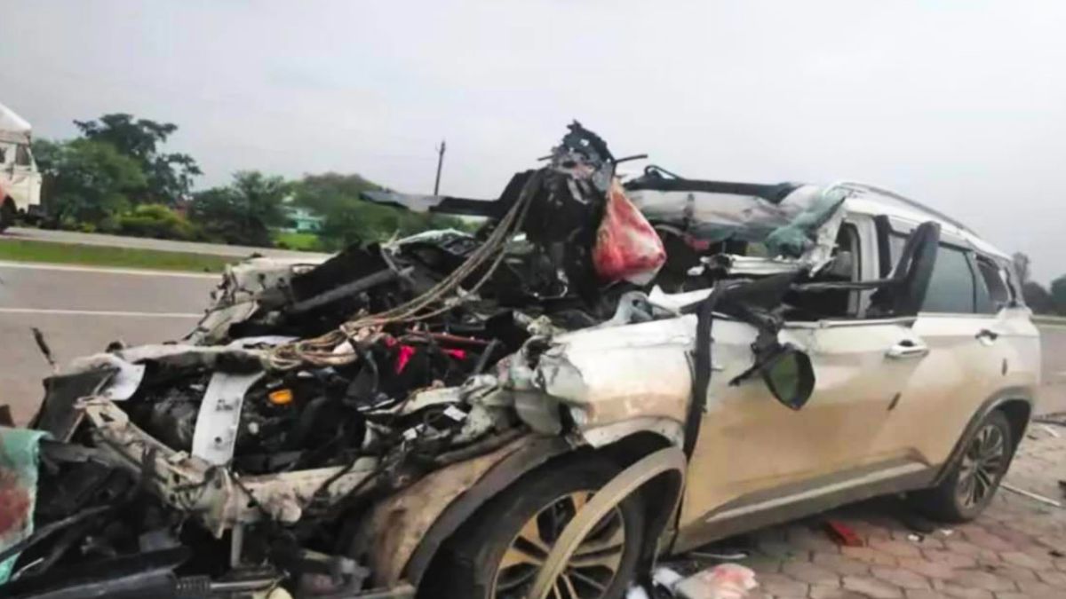 Accident News: अयोध्या से लौट रही थी कार, अचानक खड़े कंटेनर से टकराई, 3 लोगों की
दर्दनाक मौत