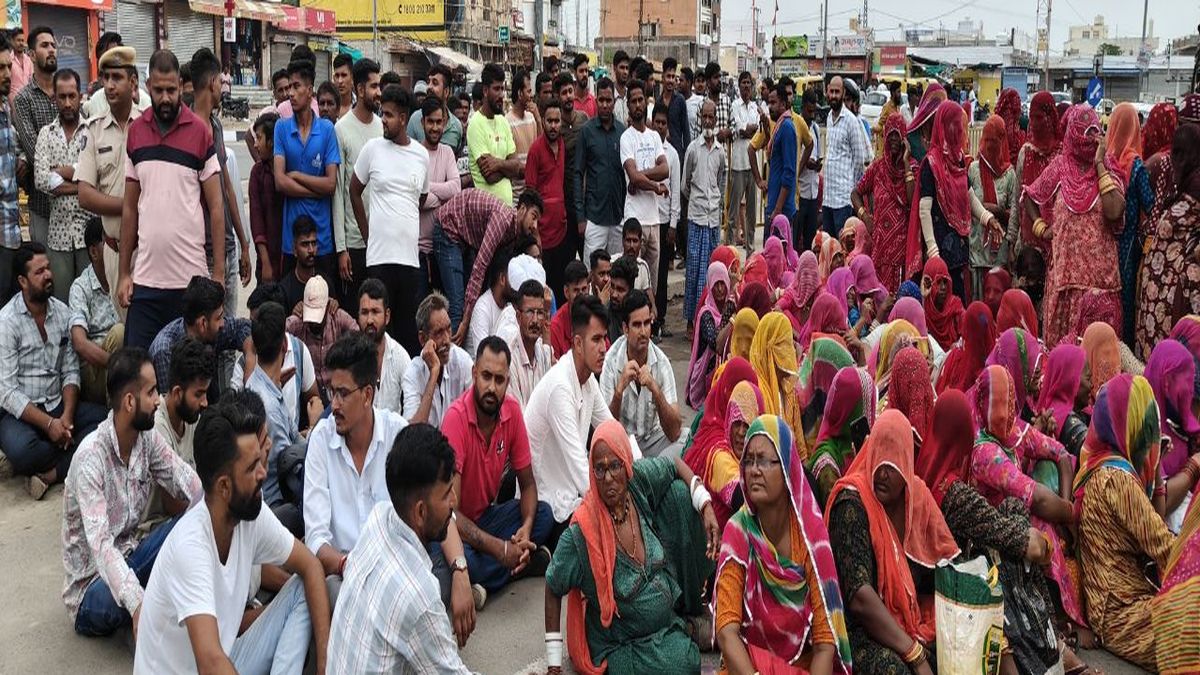 Rajasthan Crime : बिजलीघर के बाहर धरना देने पर पांच गिरफ्तार, विरोध में थाने के
बाहर धरना