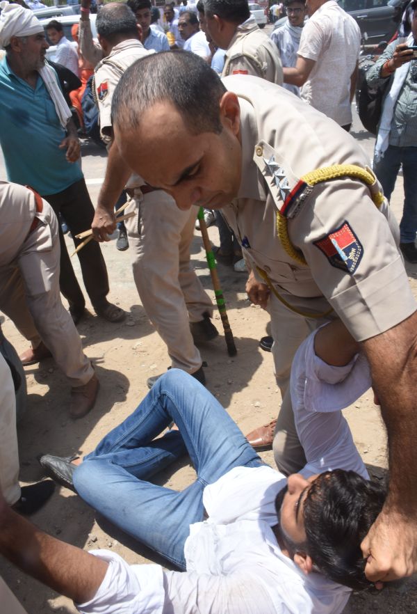 Continuous clashes between workers and police