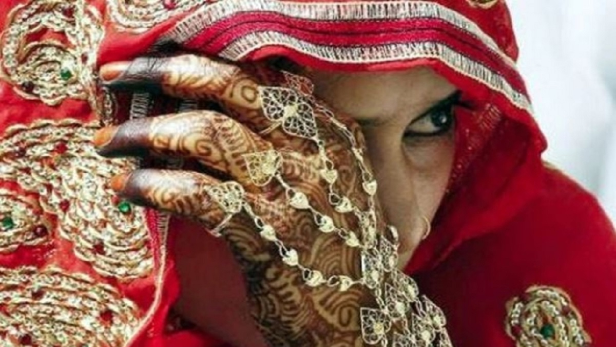 bride was sitting in Sambhal with mehndi applied on her hands groom did not come