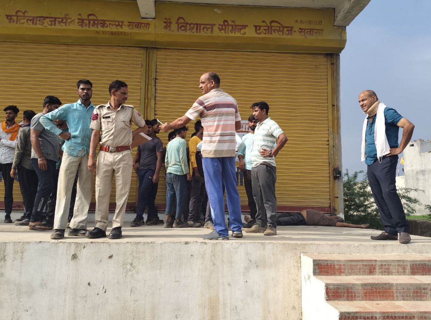 Video : अधेड़ युवक की लाश मिलने से गांव में फैली सनसनी