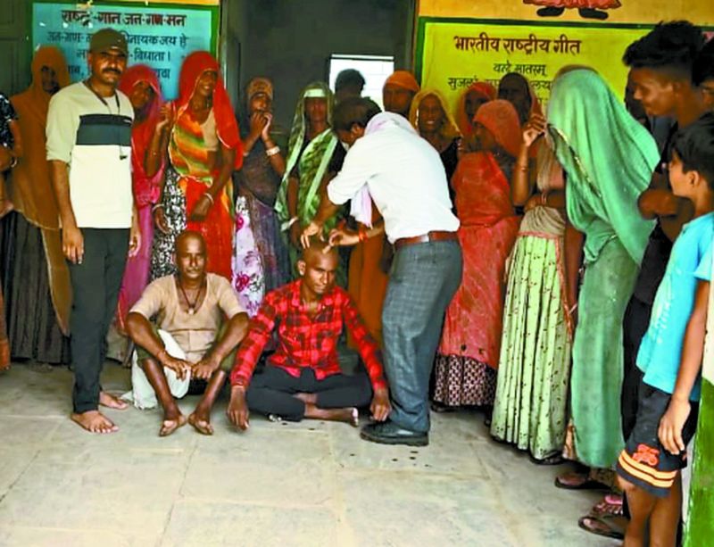 आवंटित भूमि के बजाय अन्य जगह से हटा दिया अतिक्रमण, विरोध में सात जनों ने सिर मुंडवाया