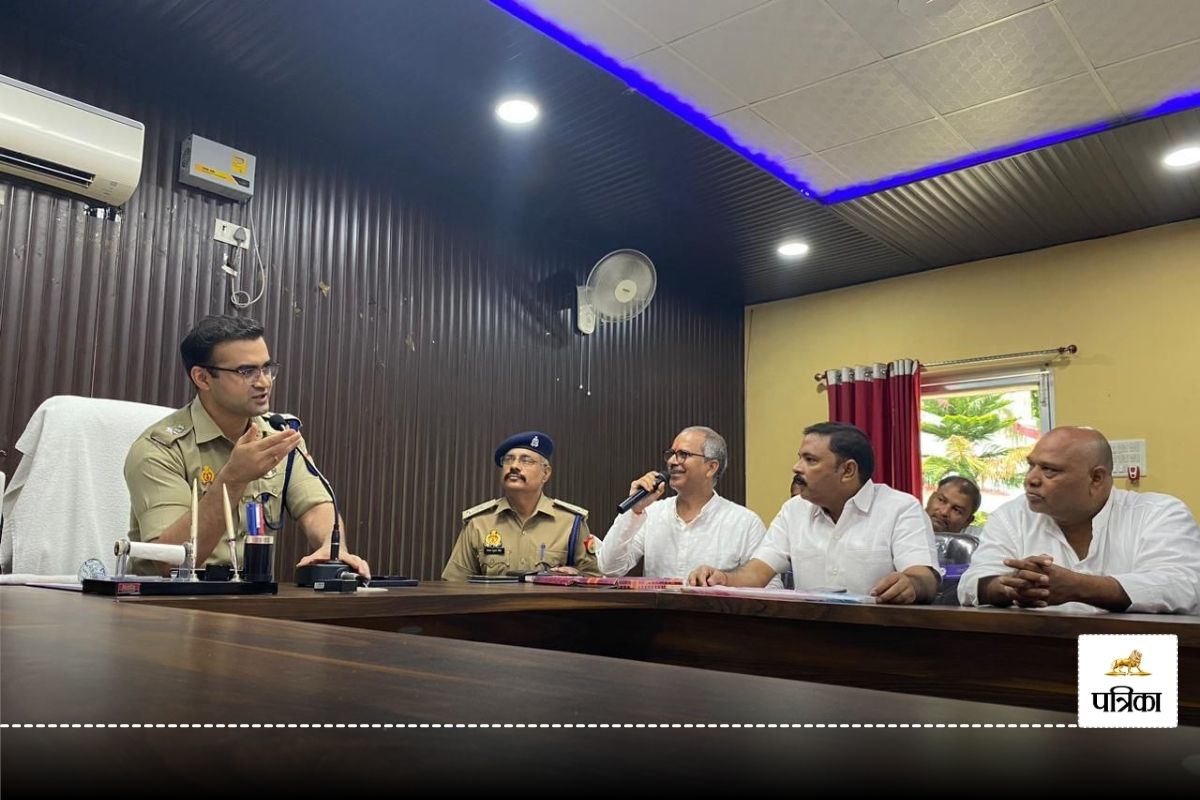 अपर पुलिस अधीक्षक ने सुनी चन्दौली के व्यापारियों की गुहार, उठा व्यापारी पुत्र के
मौत की जांच का मामला