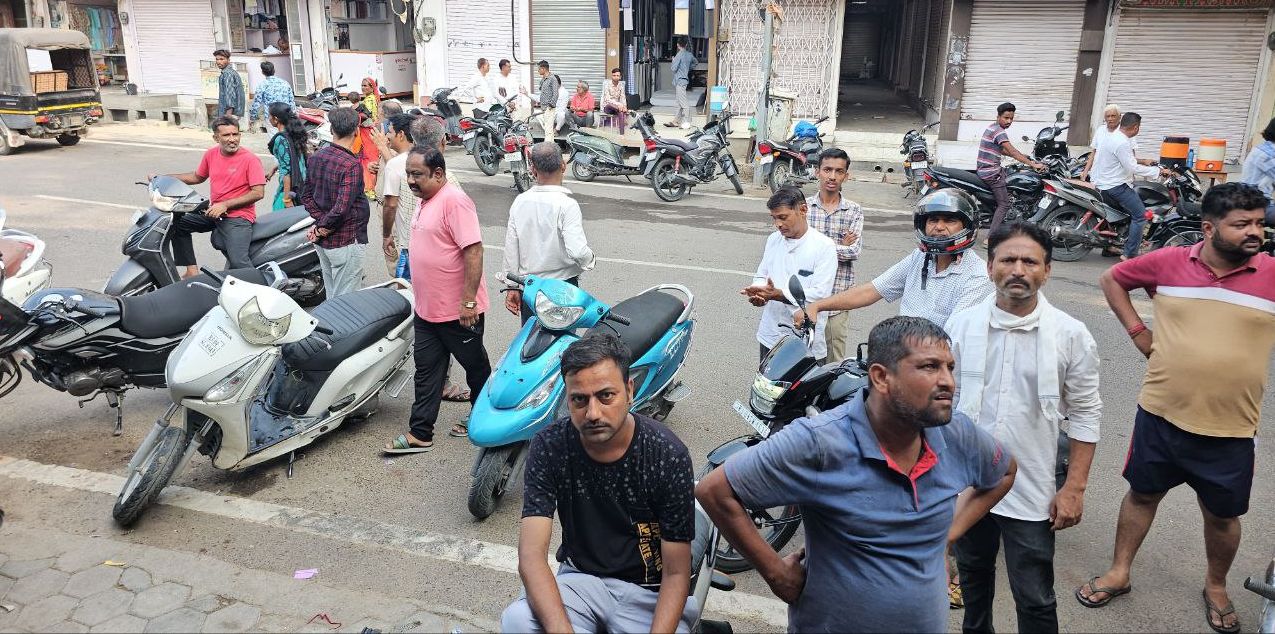 बेखौफ चोर…बाड़मेर में एक ही रात में पुलिस थाने के सामने दो दुकानों में सेंध
लगाकर लाखों का माल पार