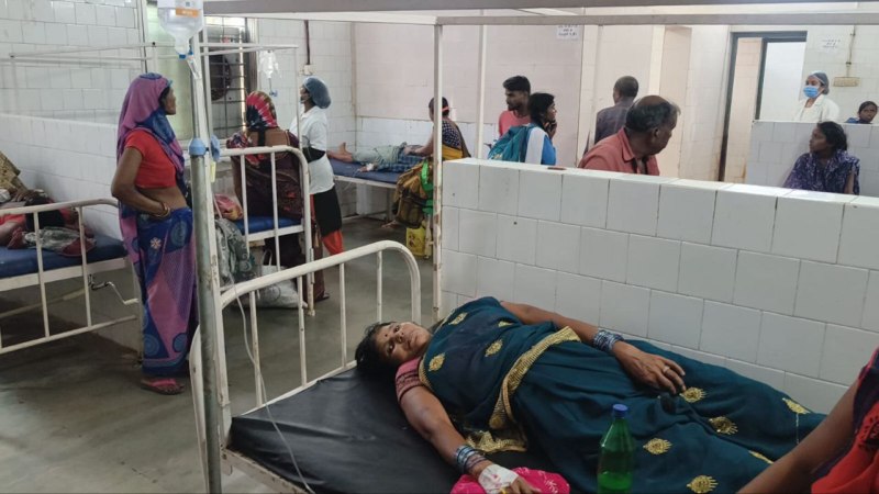 50 से ज्यादा लोग पीडि़त, गांव में कैंप लगाकर भी इलाज