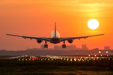 gwalior_flight ग्वालियर से छह शहरो के लिए फ्लाइट चल रही है। इनमें एक ही महीने में सबसे ज्यादा यात्री दिल्ली आ जा रहे है। इसके बाद मुंबई के यात्री फ्लाइट को मिल रहे है। नए एयरपोर्ट के विस्तार