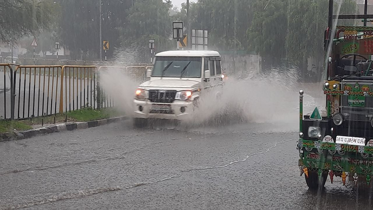 Monsoon Update : राजस्थान में अचानक पलटा मौसम, झमाझम बरसे बदरा, सड़कें हुईं
जलमग्न