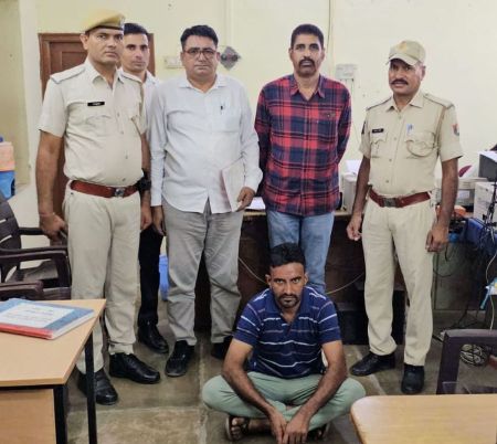 Included in the top 10 wanted persons of the district, Mahila Thana police caught her