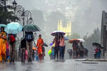 हिमाचल प्रदेश के किन्नौर और कुल्लू जिलों में मानसून की बारिश ने जमकर तबाही मचाई।