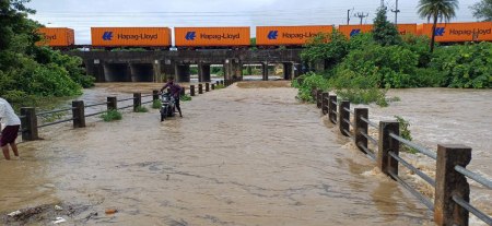 Rivers in spate due to overnight rain in Itarsi, low lying areas of the city filled with water, village cut off from city.