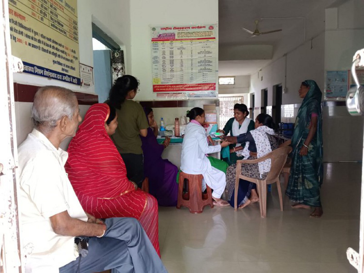 तवानगर में स्वास्थ्य टीम ने लगाया शिविर, सामान्य बुखार के मरीज मिले, डेंगू से
किया इंकार
