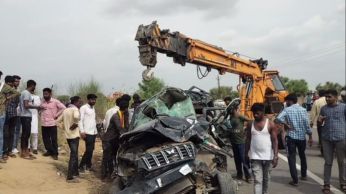 वीडियो : नागौर जिले में सड़क दुर्घटना, कार को घसीटकर 100 मीटर दूर खेत में ले गया
ट्रेलर, दो की मौत
