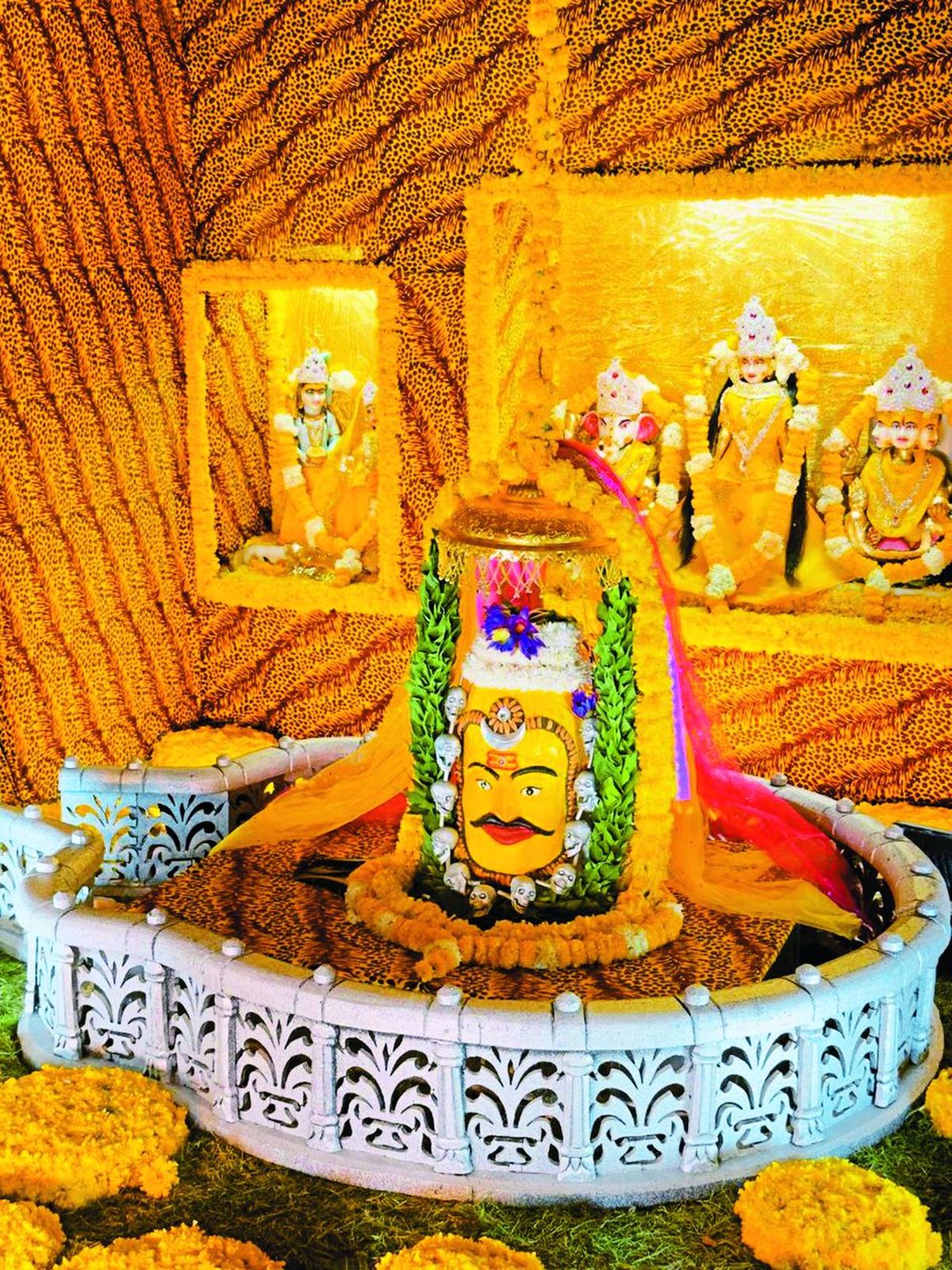 जोधपुर में हुए महाकाल के दर्शन, उज्जैन के महाकाल की तरह सजाया मंदिर, किया
श्रृंगार