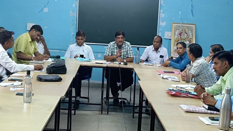 नियमित कक्षा अध्यापन एवं नवाचारों से मिलेगा श्रेष्ठ परीक्षा परिणाम