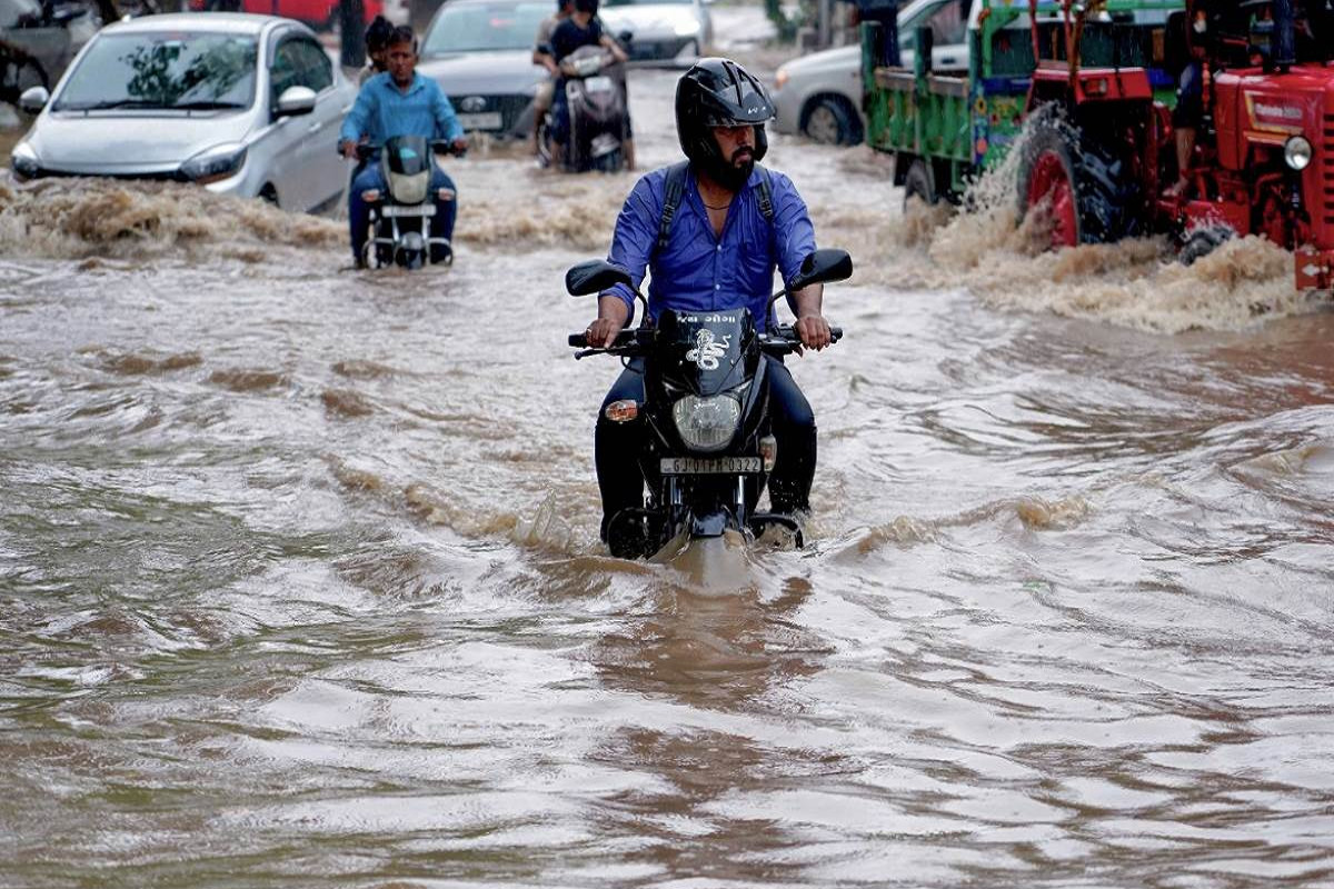 Heavy Rain Warning: भारी बारिश से नर्मदा में बाढ़ जैसे हालात, बरगी डैम के खुले
हैं सात गेट