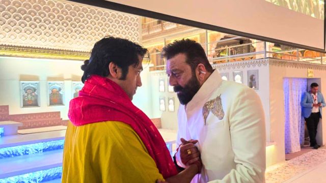 pandit dhirendra shastri with sanjay dutt