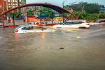 जयपुर में भारी बारिश के बाद बाढ़ जैसे हालात, पानी में तैरती नजर आई कारें - image