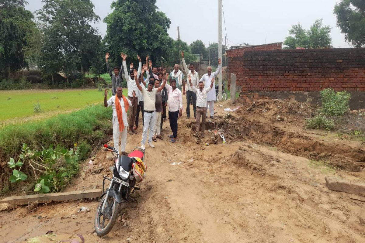 समस्या: सड़क निर्माण कार्य पूर्ण हो तो मिले राहत… पैदल चलना भी हुआ दुर्भर