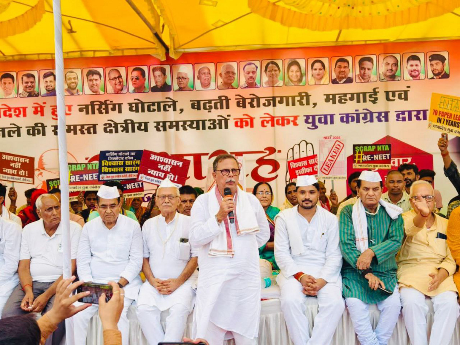 केंद्र और प्रदेश की भाजपा सरकार युवाओं के भविष्य के साथ कर रही है खिलवाड़