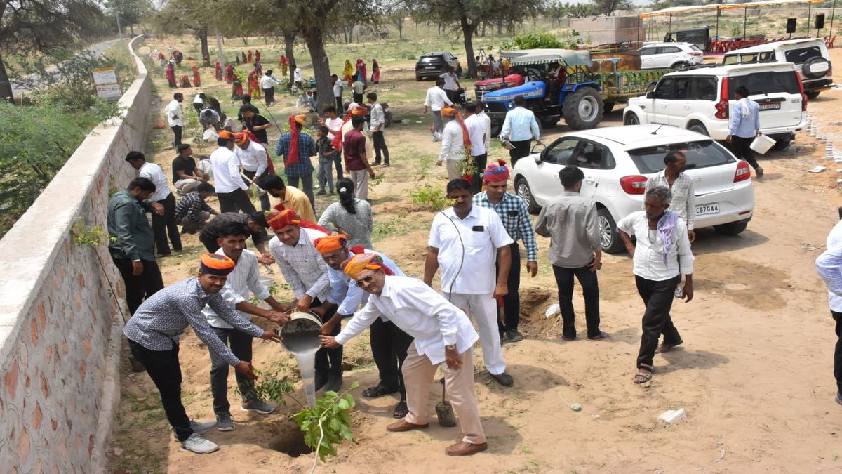 वीडियो : ‘जीवन में हमें जितनी ऑक्सीजन चाहिए, कम से कम इतने पेड़ तो अवश्य लगाएं’
