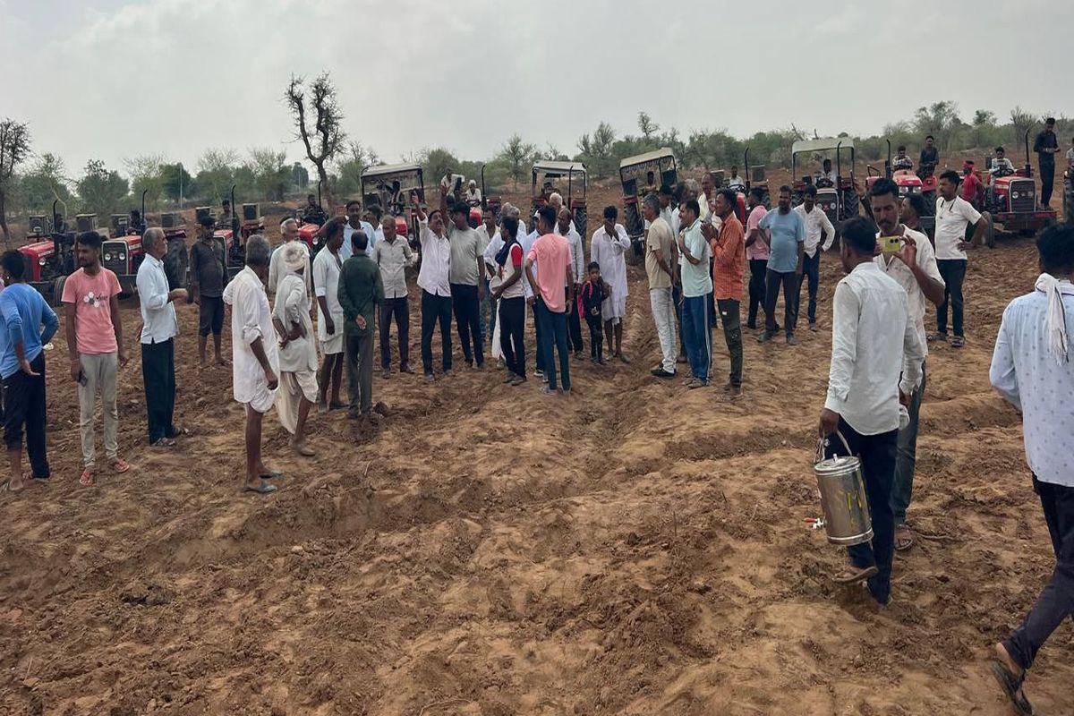video–गो सेवा के लिए पहल: गौशाला के लिए 200 बीघा गोचर भूमि में 60 ट्रेक्टरों से जुताई