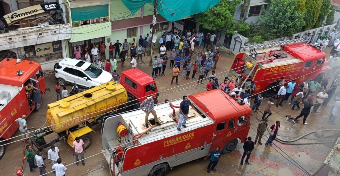 Fire in the electronic warehouse of Bharhut Nagar Bank Colony of Satna