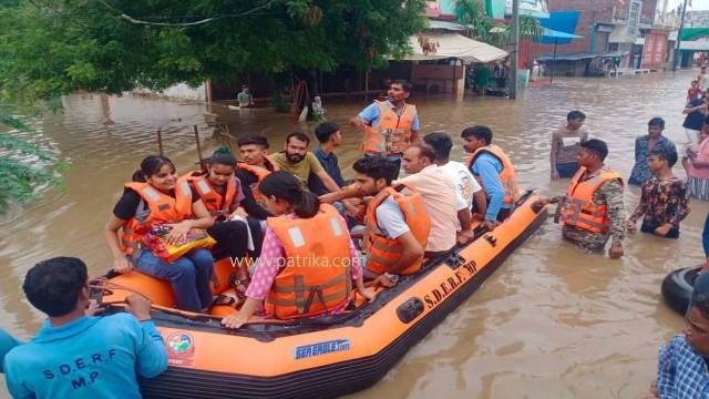 college student in sheopur flood