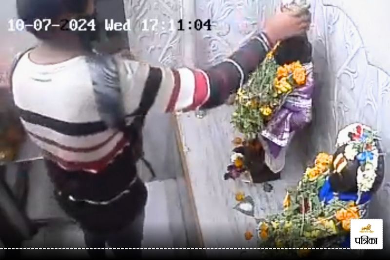 Mumbai temple crown stealing