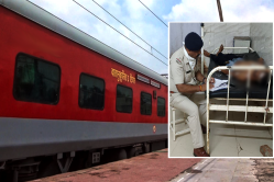 Indian Railway : ट्रेन में यात्रियों पर गिरी चाय, भगदड़ मे कई यात्री ट्रेन से
कूदे, 2 की मौत 3 घायल - image