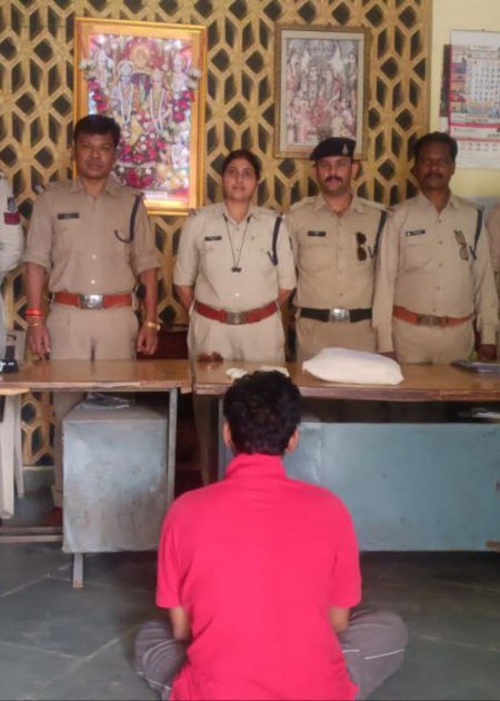 पुलिस गिरफ्त में आरोपी