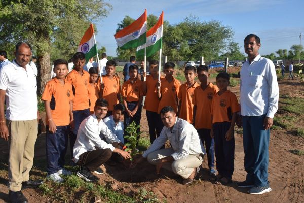Started from the 15th foundation day of Rajasthan Patrika Nagaur edition, plantation done under Haryaalo Rajasthan campaign