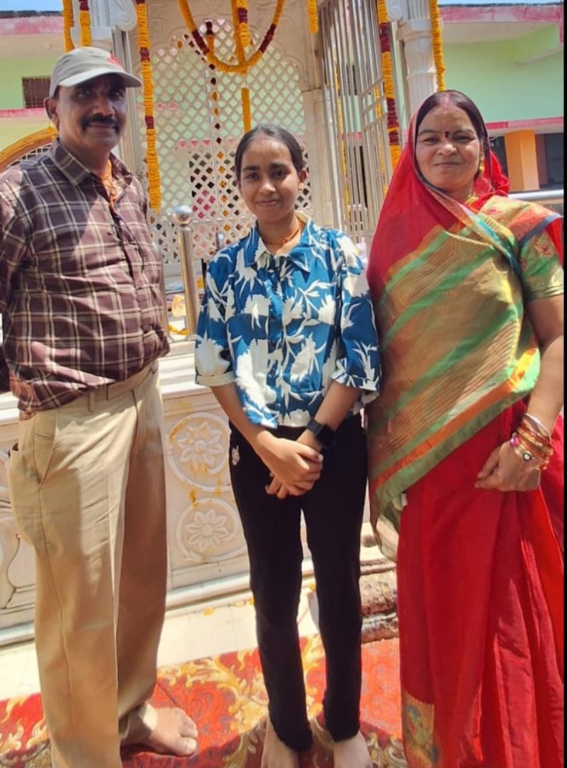 परिवार के साथ मृतका ज्योति मेहरा